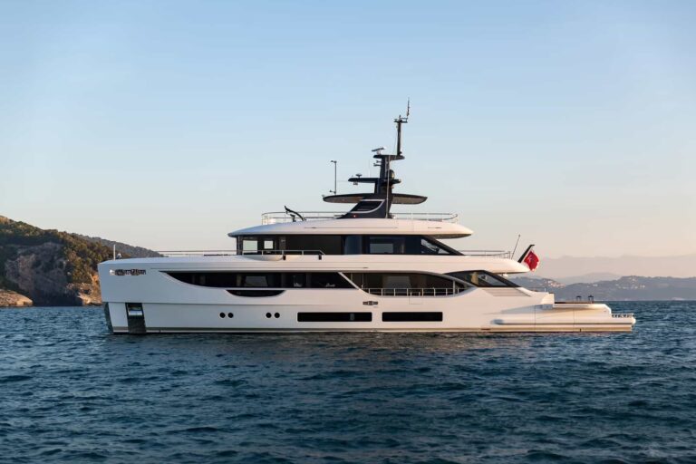 Benetti Oasis 34M